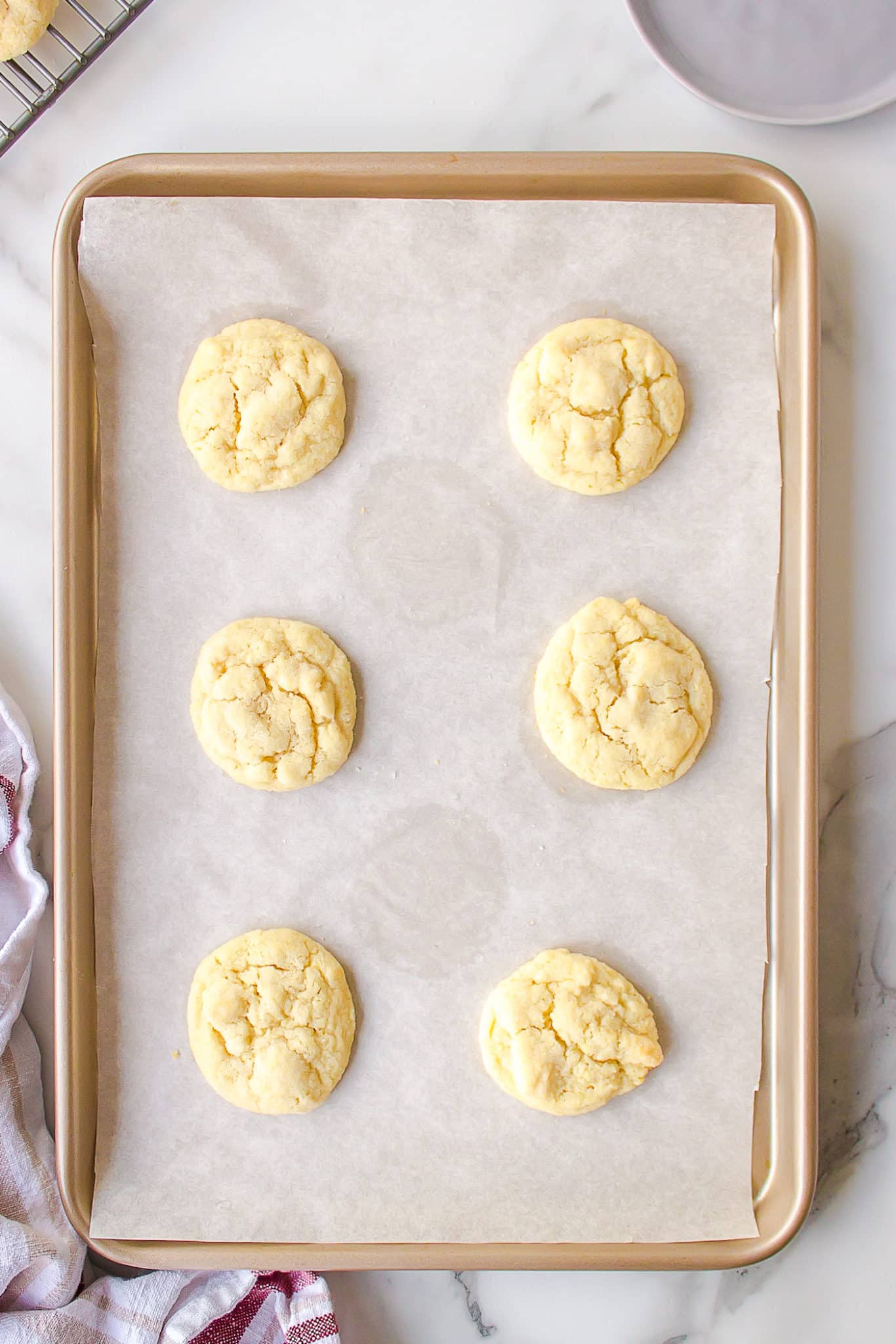 baked cookies on baking sheet.