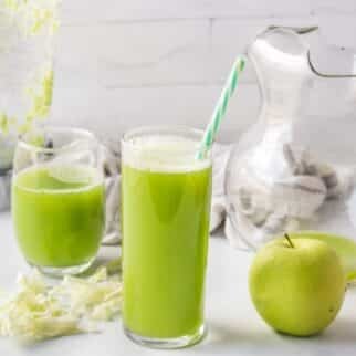 green cabbage juice with apple.